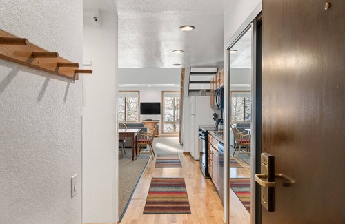 Olympic Valley Condo | 306 | Loft Getaway for 6 Pool + Trails Await!