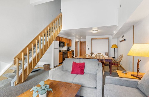 Olympic Valley Condo | 306 | Loft Getaway for 6 Pool + Trails Await!