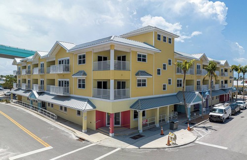 Fort Myers Beach Condo | 308 Harbour House: Beach, Pool, Balcony