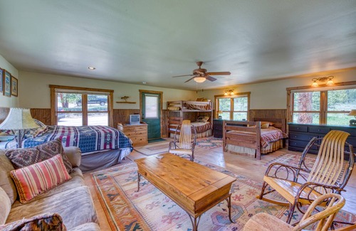 Estes Park Cabin | 308 m² Cabin ∙ 5 bedrooms ∙ 16 guests