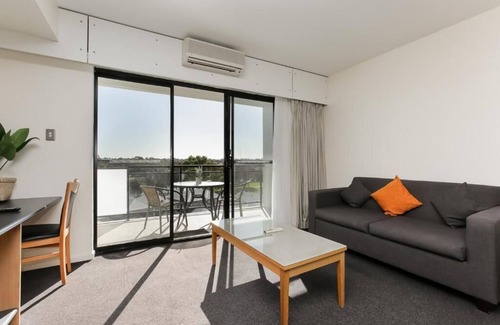 Ascot Apartment | 308 Modern Aparment clost to River, City and Airport