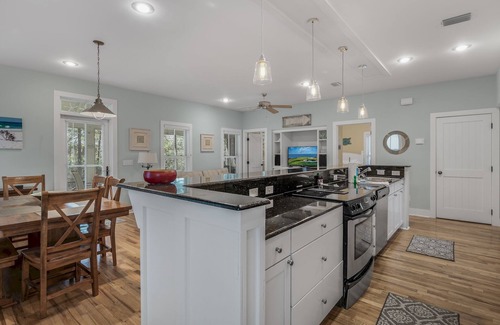 White's Gulfview House | 30A Beach Bungalow in Inlet: Steps from Sea, Pool with Golf Cart & Cruiser Bikes