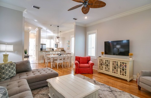Sunnyside House | 30A Beach House Sunny Daze - Carillon - Beach, Pool, VIP Beach Service Incl