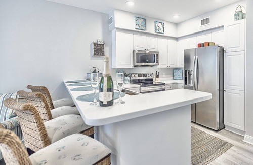 Santa Rosa Beach Condo | 30A ☀️ Pool | Gym | Beach Chairs | Gated | Sling Streaming | Fire TV ☀️ Cart Charge Area