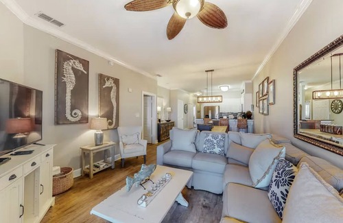 Seacrest Beach Condo | 🐟30A-Walk2Beach-Pool-Village of South Walton E303