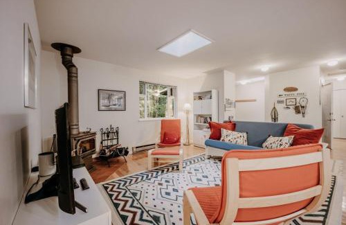 Warnick House | 30GS - BBQ - Hot Tub - Wi-Fi - Pets Okay - Sleeps 8 cabin