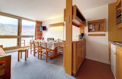 Les Menuires Apartment | 30m from ski slopes, 4th floor, balcony, tv, ski locker, 55m², Les Menuires