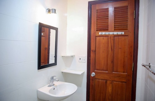 Downtown Ho Chi Minh City House | 30m2 Private, Bright Studio + Balcony - 1 min walk to Ben Thanh Market
