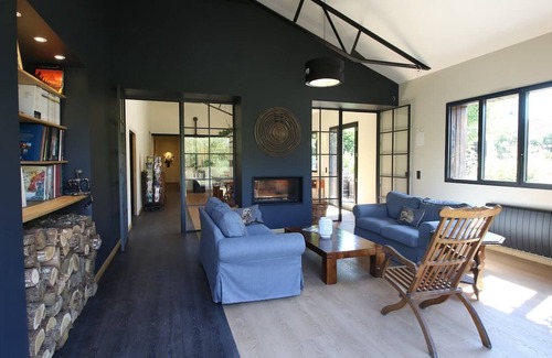La Ferte-Saint-Aubin Bed & Breakfast | 30s-style guest room with breakfast included, 180 cm bed, Wifi