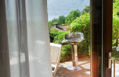 Porto Valtravaglia Apartment | 3½-room apartment with terrace, garden and beautiful lake view
