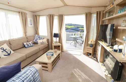 Bembridge Cottage | 31 CROSSWINDS, country holiday cottage, with pool in Bembridge