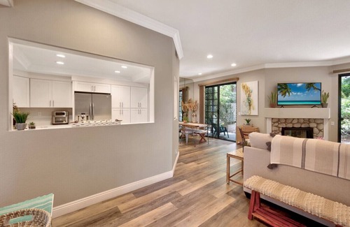 Huntington Beach Condo | 31+ Night Stay Condo | 24-7 Security | Pool | Cozy