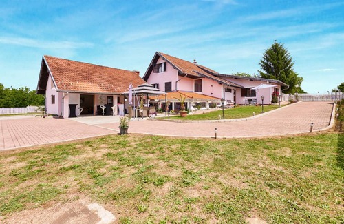Durdevac House | 310 m² House ∙ 6 bedrooms ∙ 16 guests
