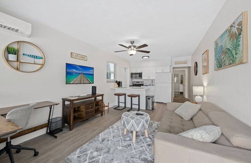 Hallandale Beach Apartment | 310 Ne 6 St #1 · Comfy BNB w/King Bed + Work/Travel + Beach 8 Min