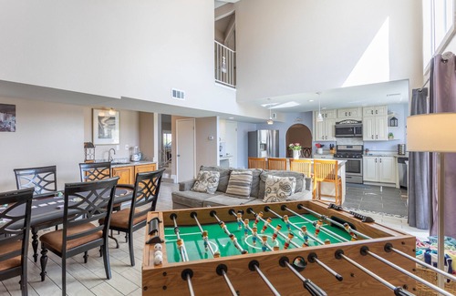 Paradise House | 3100 Sq ft 4 Bedroom, 2.5 Bath, Heated Pool, 12Min To The Strip