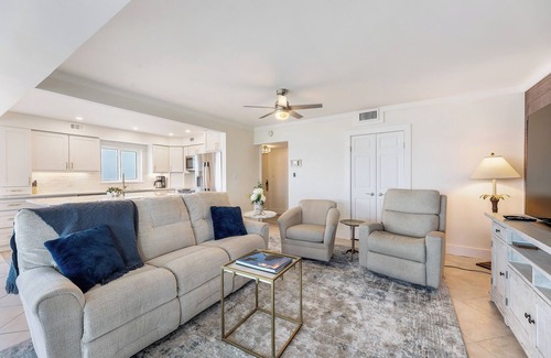 Holiday Isle Condo | 3101 Shoreline Towers Beachfront Rental - Free Beach Setup