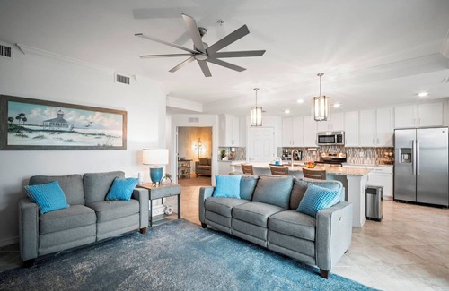 Biggar Condo | 3116 Babcock National Condo