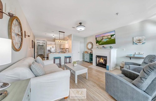 Huddleston Apartment | #312 Pointe - 2 Bedroom Lakefront Condo at Mariners SML