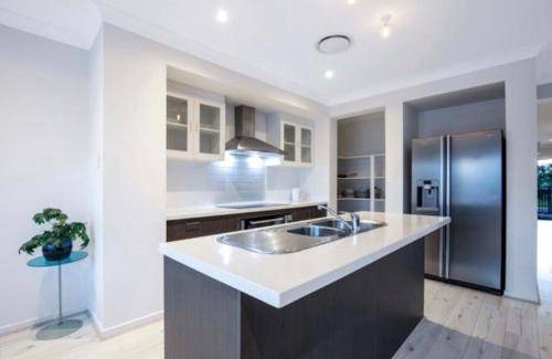 Kippa-Ring House | 313 m² House ∙ 4 bedrooms ∙ 8 guests