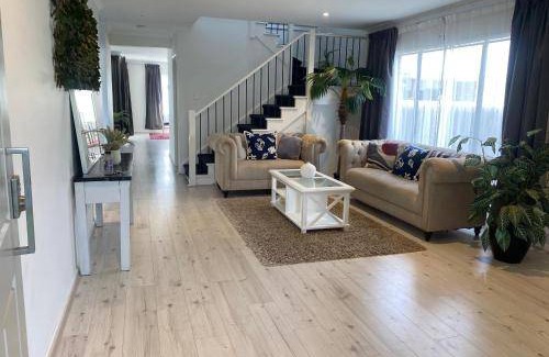 Kippa-Ring House | 313 m² House ∙ 4 bedrooms ∙ 8 guests