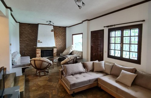 Oropos Villa | 315 m² Villa ∙ 4 bedrooms ∙ 8 guests