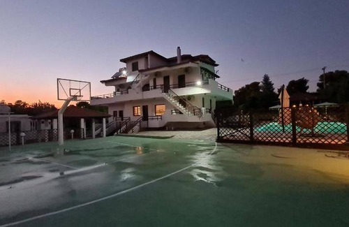 Oropos Villa | 315 m² Villa ∙ 4 bedrooms ∙ 8 guests