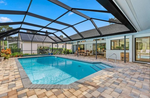 Palm Harbor House | 316 m² House ∙ 3 bedrooms ∙ 6 guests