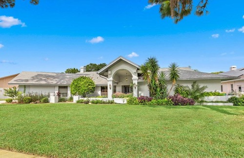 Palm Harbor House | 316 m² House ∙ 3 bedrooms ∙ 6 guests
