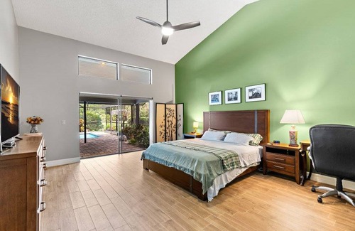 Palm Harbor House | 316 m² House ∙ 3 bedrooms ∙ 6 guests