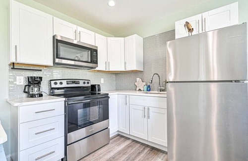 Wildwood Apartment | 318 E Youngs Ave Unit 6 Salty Shore Serenity: Beachside Bliss