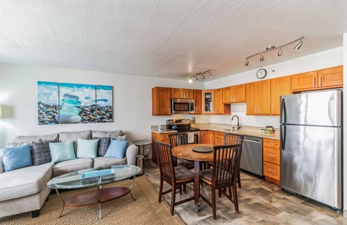 Diamond Head - Kapahulu - St. Louis Condo | 31st-Floor Oceanview Oasis | Steps to Waikiki Beach with Full Kitchen and Free Parking