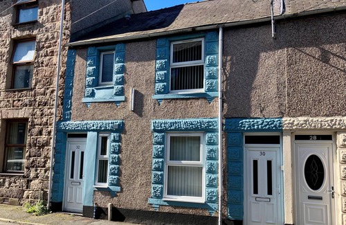 Bont Newydd Apartment | 32 Chapel St Apartment, 1st floor