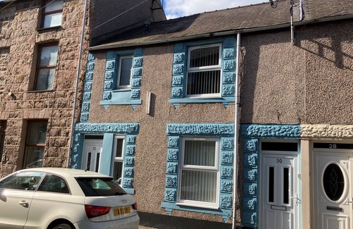 Bont Newydd Apartment | 32 Chapel St Apartment, 1st floor