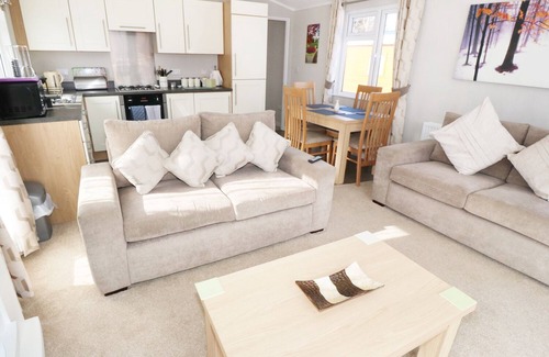 Auchterarder Cottage | 32 CRUACHAN LODGE, family friendly in Auchterarder