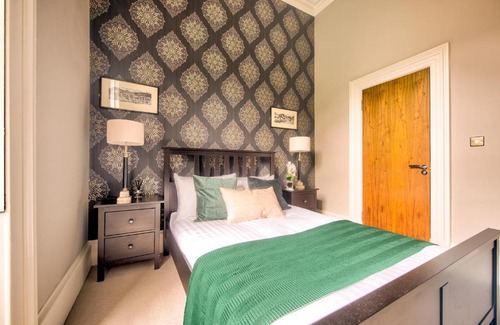 North West Apartment | 32 Victoria Crescent Road