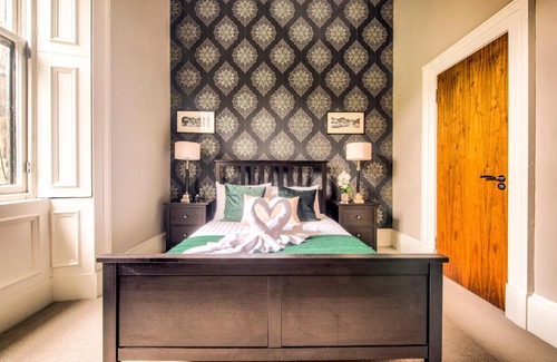 North West Apartment | 32 Victoria Crescent Road