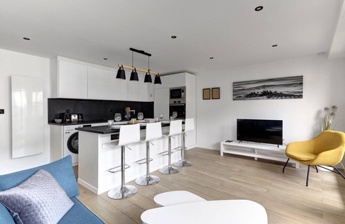 Suresnes Apartment | 320 Dolce Vita Suite - Superb apartment