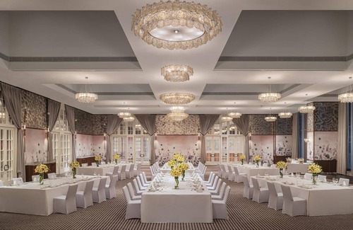 Urumqi City Centre Hotel | 320 m² Hotel ∙ 3 bedrooms ∙ 127 guests