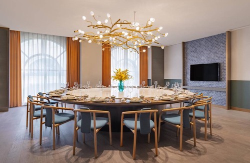 Urumqi City Centre Hotel | 320 m² Hotel ∙ 3 bedrooms ∙ 127 guests