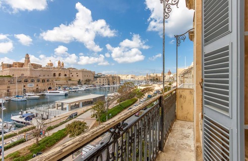 Cospicua House | 320 m² House ∙ 3 bedrooms ∙ 9 guests