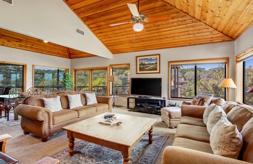 Spicewood House | 320 m² House ∙ 4 bedrooms ∙ 18 guests