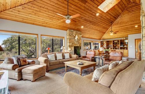 Spicewood House | 320 m² House ∙ 4 bedrooms ∙ 18 guests