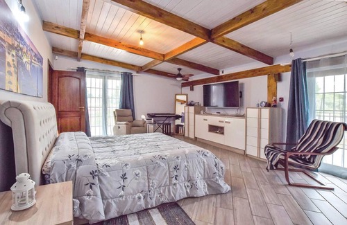 Mondragone House | 320 m² House ∙ 5 bedrooms ∙ 9 guests