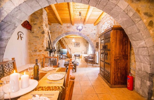 Goni House | 320 m² House ∙ 6 bedrooms ∙ 15 guests
