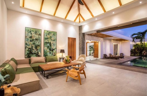 Berawa Villa | 320 m² Villa ∙ 4 bedrooms ∙ 9 guests
