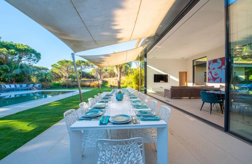 Ramatuelle Villa | 320 m² Villa ∙ 6 bedrooms ∙ 12 guests