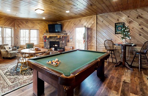 Gatlinburg - Pigeon Forge Cabin | 323 m² Cabin ∙ 5 bedrooms ∙ 14 guests