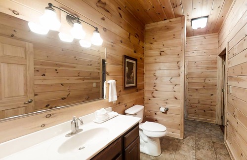 Gatlinburg - Pigeon Forge Cabin | 323 m² Cabin ∙ 5 bedrooms ∙ 14 guests