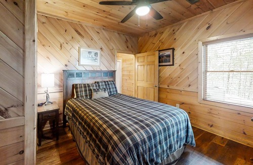Gatlinburg - Pigeon Forge Cabin | 323 m² Cabin ∙ 5 bedrooms ∙ 14 guests