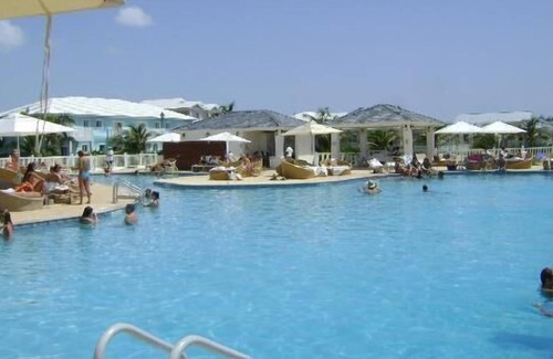 Alice Town Villa | 32321 Spacious Two Bedroom, Two Bathroom, Sleeps 6 ~ Full Kitchen And Dining Are